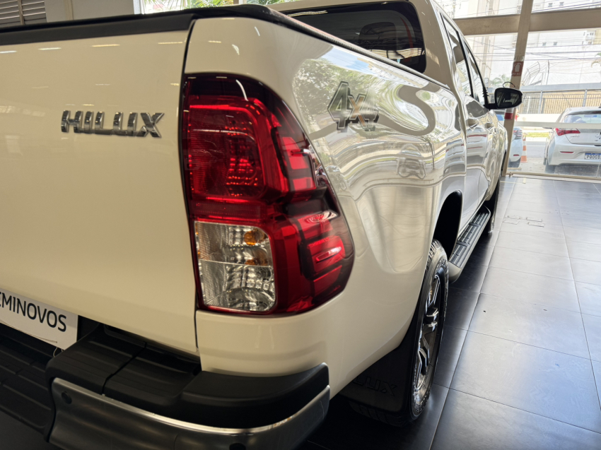 toyota hilux 2.8 d-4d turbo diesel cd sr 4x4 automatico 4p 2024
