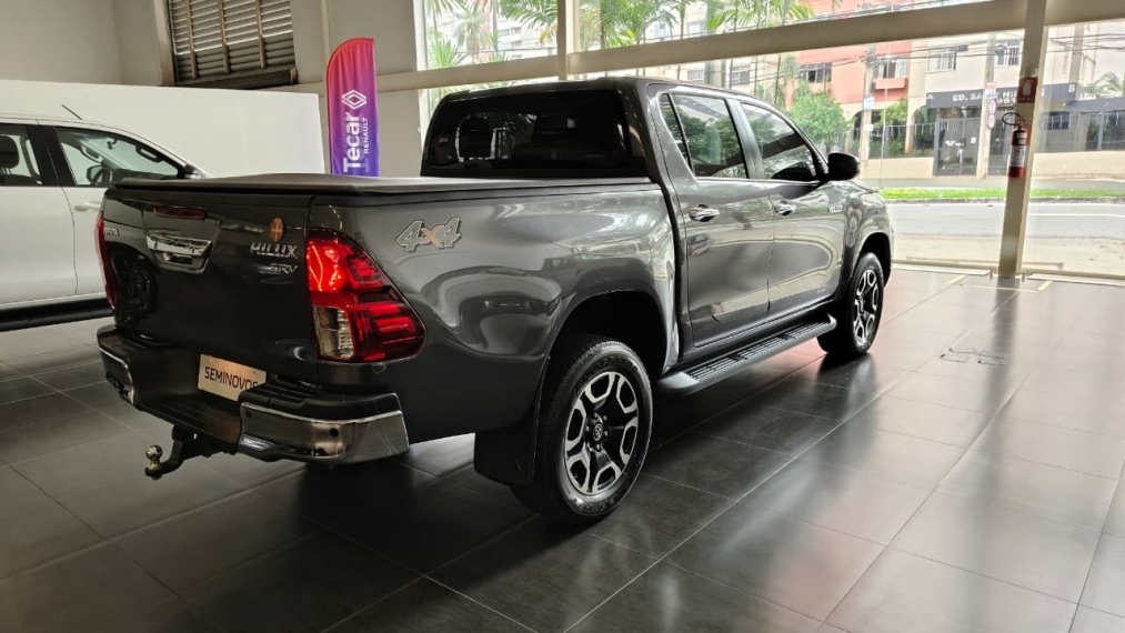toyota hilux 2.8 d-4d turbo diesel cd srv 4x4 automatico 4p 20222
