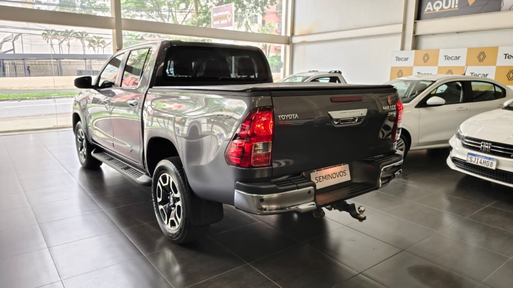 toyota hilux 2.8 d-4d turbo diesel cd srv 4x4 automatico 4p 20223