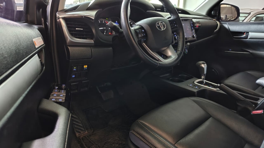 toyota hilux 2.8 d-4d turbo diesel cd srv 4x4 automatico 4p 202210