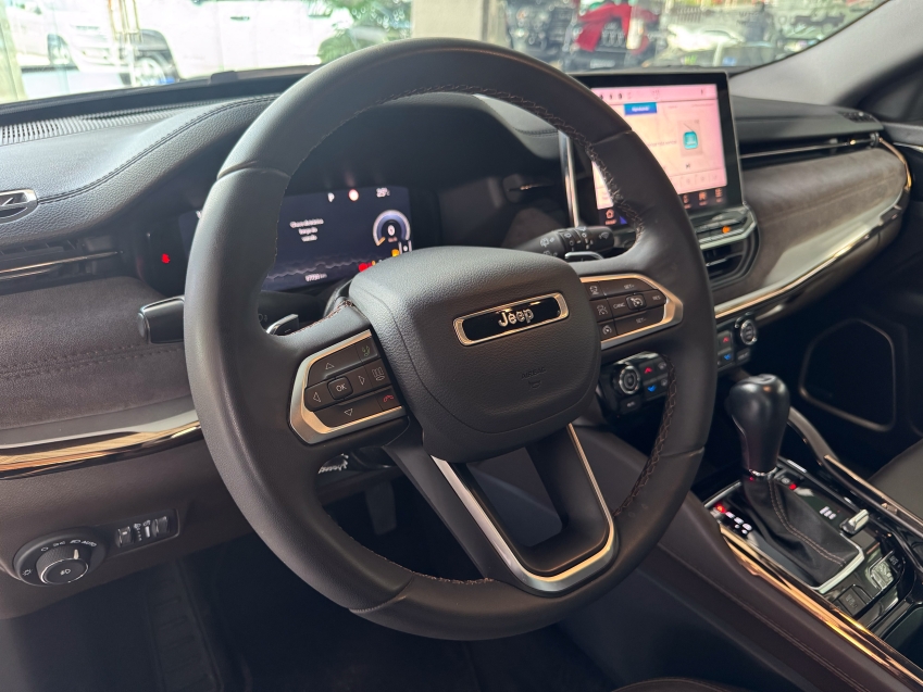 Carro JEEP COMMANDER
