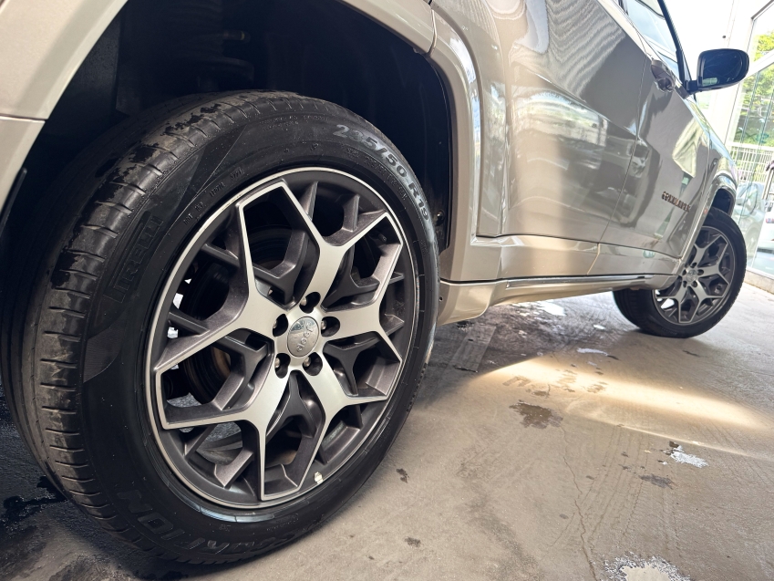 Carro JEEP COMMANDER