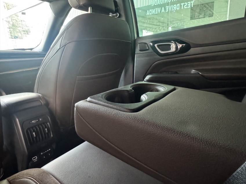 Carro JEEP COMMANDER