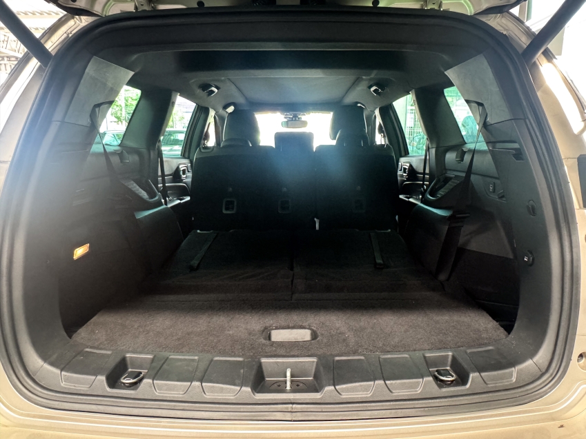 Carro JEEP COMMANDER