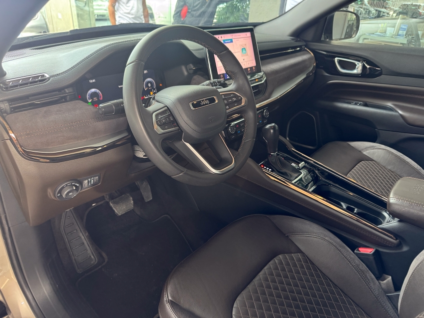Carro JEEP COMMANDER