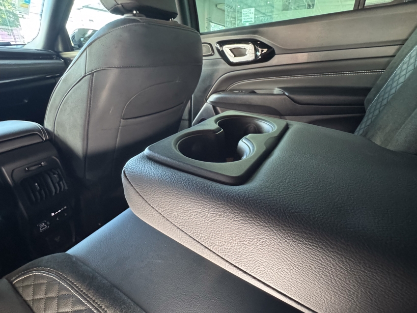 Carro JEEP COMMANDER
