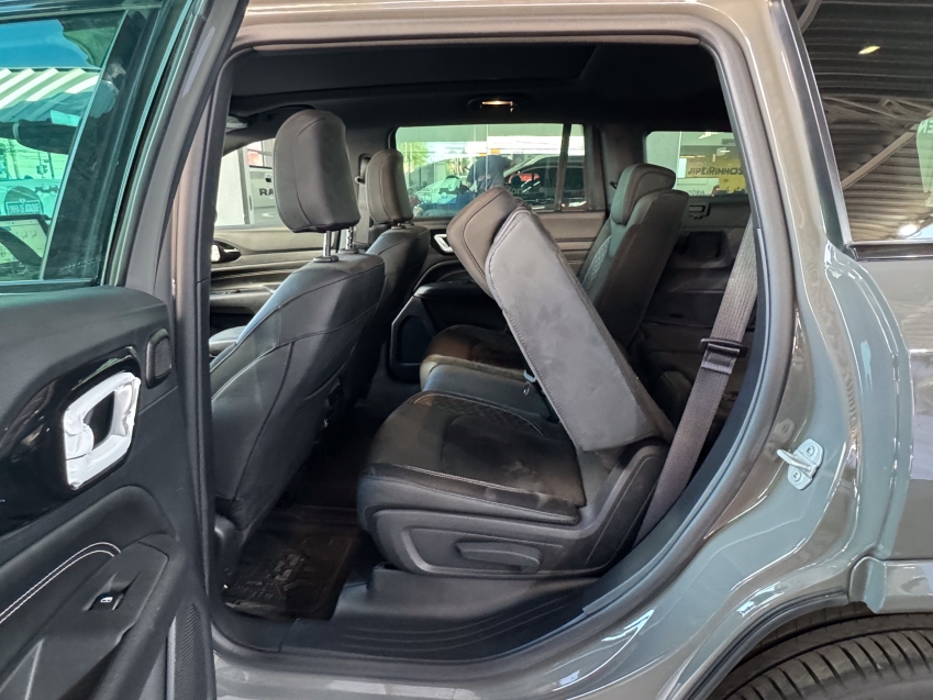 Carro JEEP COMMANDER