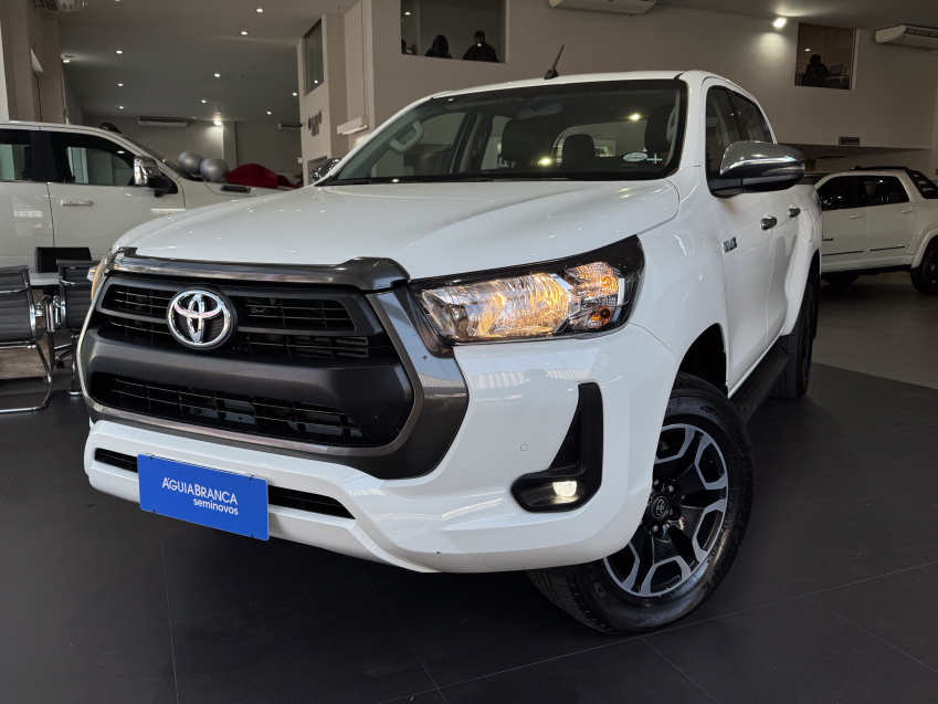 toyota hilux 2.8 d-4d turbo diesel cd sr 4x4 automatico 4p 2024