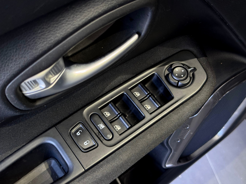 JEEP RENEGADE 1.3 T270 TURBO FLEX SPORT AT6 20