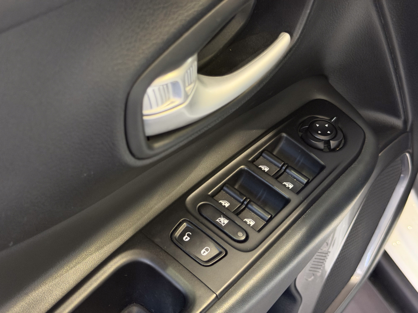 JEEP RENEGADE 1.3 T270 TURBO FLEX S 4X4 AT9 23