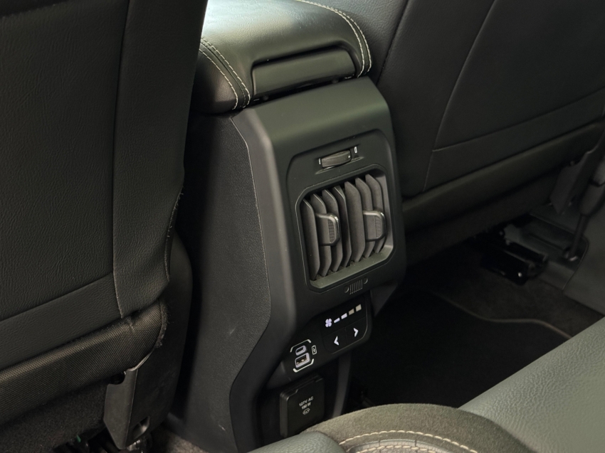 JEEP COMMANDER 2.0 HURRICANE 4 TURBO GASOLINA BLACKHAWK AT9 35
