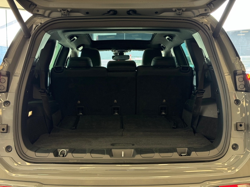 JEEP COMMANDER 2.0 HURRICANE 4 TURBO GASOLINA BLACKHAWK AT9 13