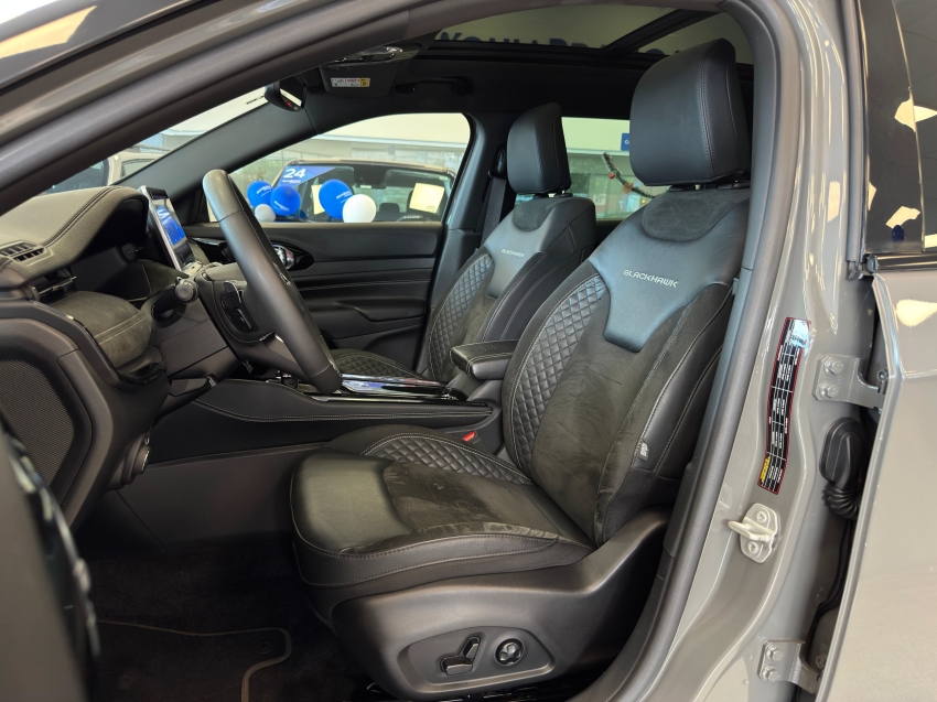 JEEP COMMANDER 2.0 HURRICANE 4 TURBO GASOLINA BLACKHAWK AT9 31