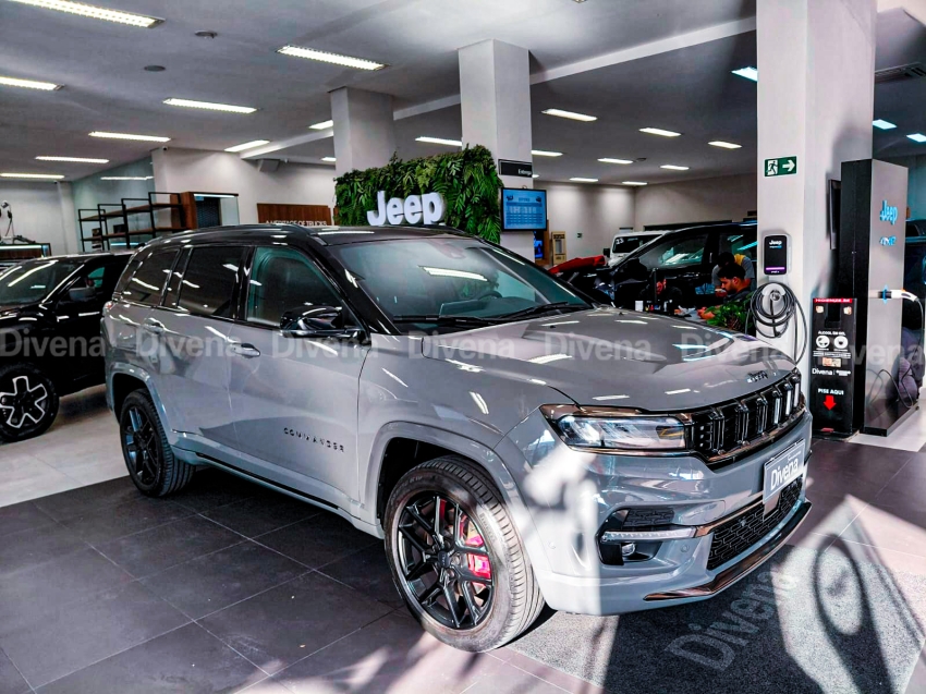 jeep commander 2.0 hurricane 4 turbo gasolina blackhawk at9 4p automatico 2025