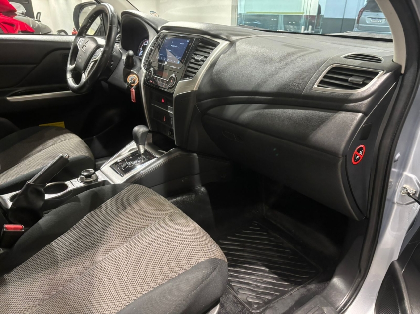 mitsubishi l200 triton 2.4 16v turbo diesel sport gls cd 4p 4x4 automatico 2024