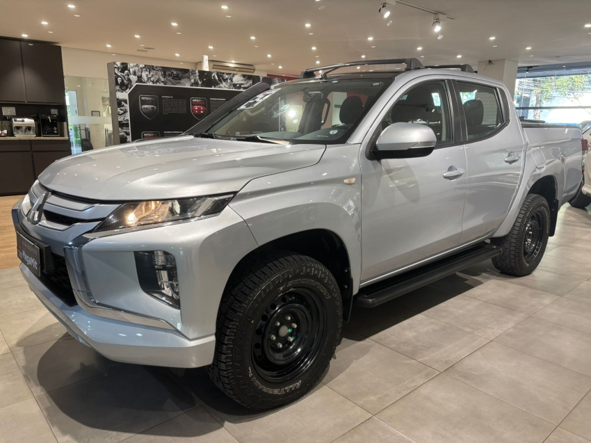 mitsubishi l200 triton 2.4 16v turbo diesel sport gls cd 4p 4x4 automatico 2024 mitsubishi l200 triton 2.4 16v turbo diesel sport gls cd 4p 4x4 automatico 2024