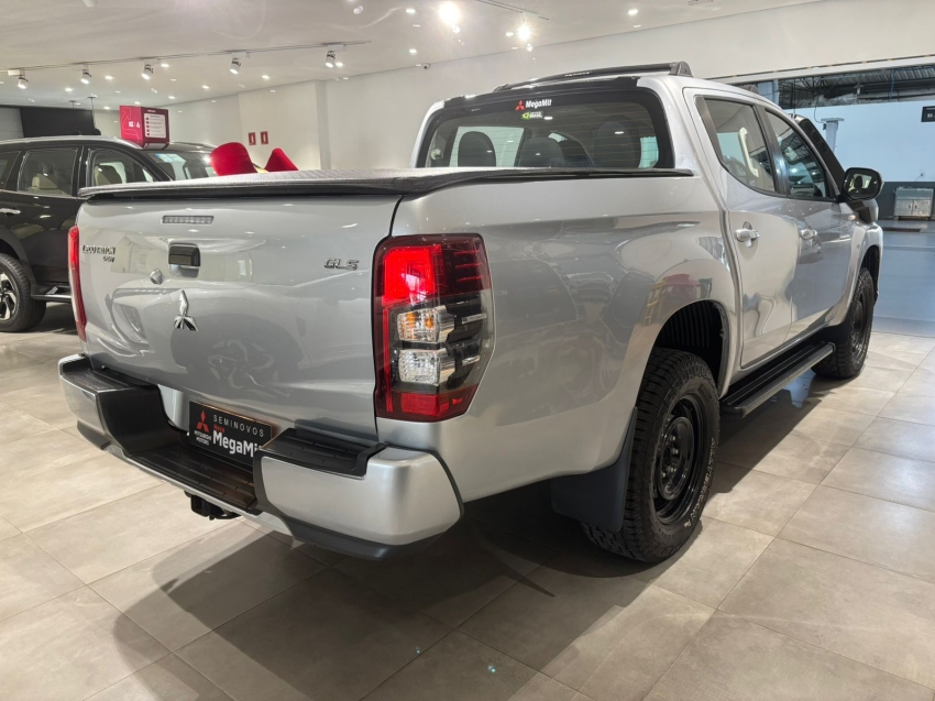 mitsubishi l200 triton 2.4 16v turbo diesel sport gls cd 4p 4x4 automatico 2024