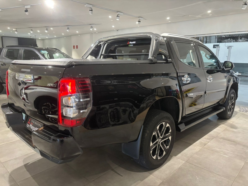 mitsubishi l200 triton 2.4 16v turbo diesel sport hpe-s cd 4p 4x4 automatico 2024