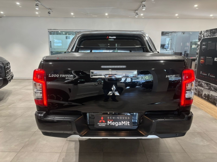 mitsubishi l200 triton 2.4 16v turbo diesel sport hpe-s cd 4p 4x4 automatico 2024