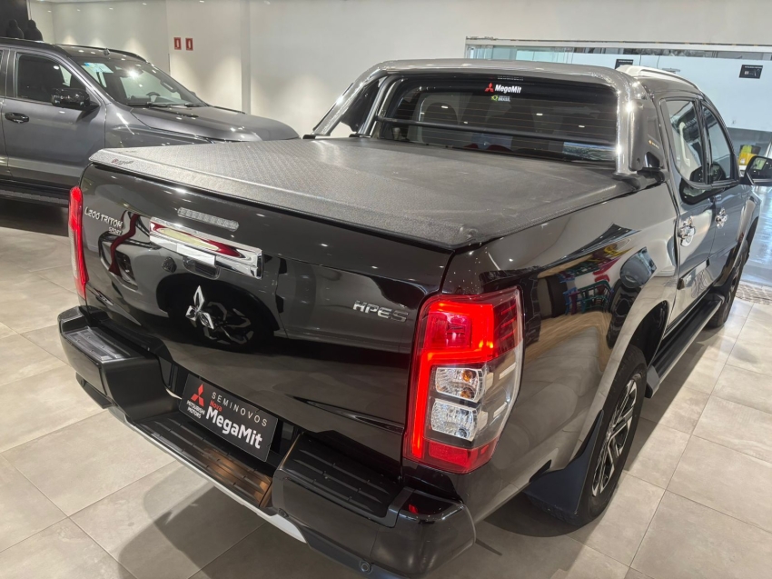 mitsubishi l200 triton 2.4 16v turbo diesel sport hpe-s cd 4p 4x4 automatico 2024
