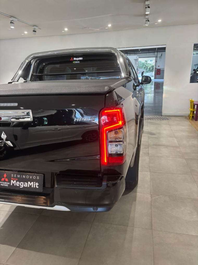mitsubishi l200 triton 2.4 16v turbo diesel sport hpe-s cd 4p 4x4 automatico 2024