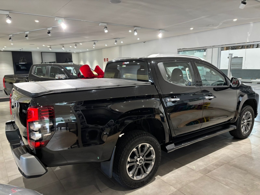 mitsubishi l200 triton 2.4 16v turbo diesel sport hpe-s cd 4p 4x4 automatico 2022