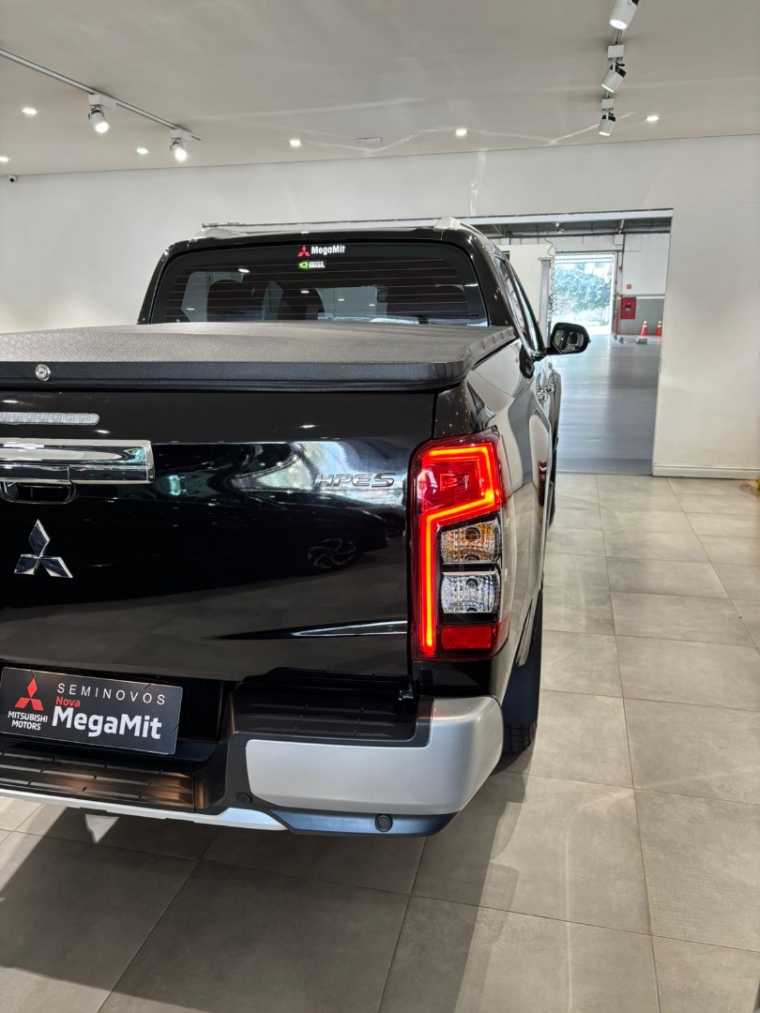 mitsubishi l200 triton 2.4 16v turbo diesel sport hpe-s cd 4p 4x4 automatico 2022
