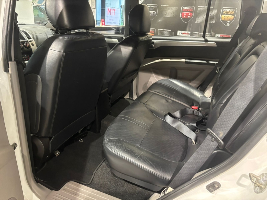 mitsubishi pajero 3.5 hpe 4x4 7 lugares v6 24v flex 4p automatico 2016