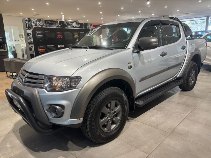 mitsubishi l200 triton 3.2 hpe 4x4 cd 16v turbo intercooler diesel 4p automatico 2017