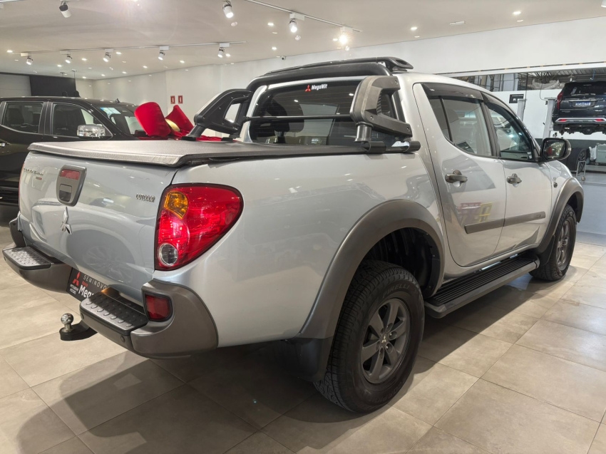 mitsubishi l200 triton 3.2 hpe 4x4 cd 16v turbo intercooler diesel 4p automatico 2017