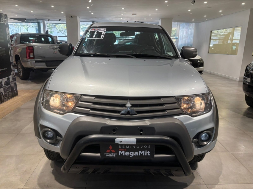 mitsubishi l200 triton 3.2 hpe 4x4 cd 16v turbo intercooler diesel 4p automatico 2017