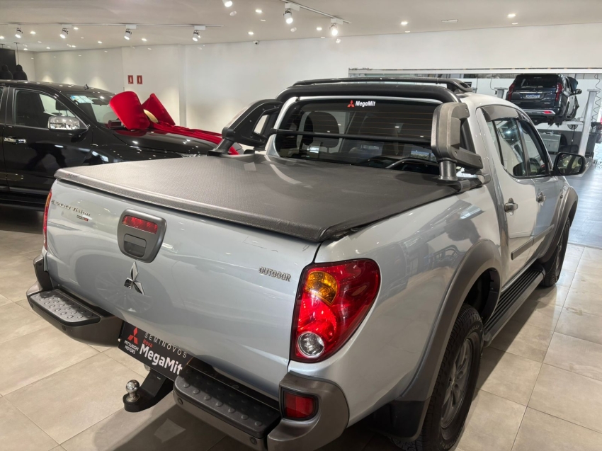 mitsubishi l200 triton 3.2 hpe 4x4 cd 16v turbo intercooler diesel 4p automatico 2017
