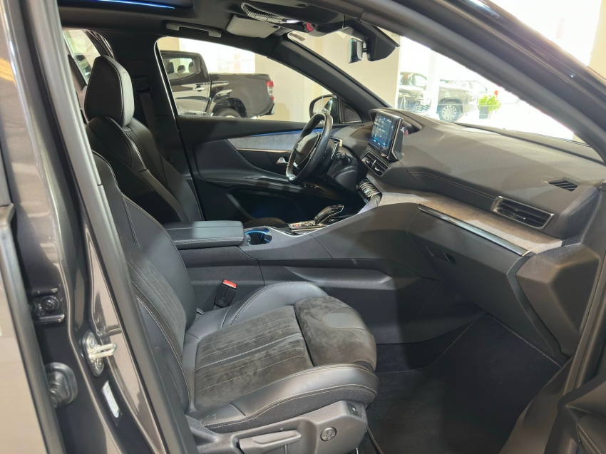 3008 gt pack 1.6 thp at top