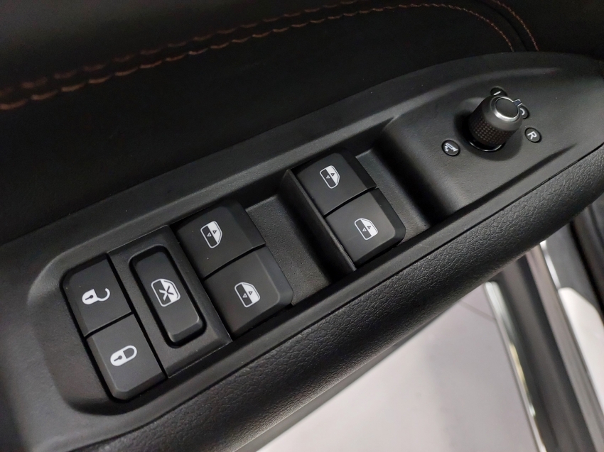 jeep commander limited 1.3 t270 2023 flex 4p automatico jeep commander limited 1.3 t270 2023 flex 4p automatico