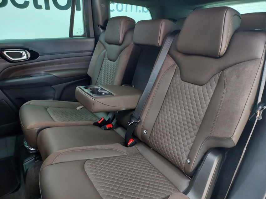 jeep commander overland t270 1.3 2023 flex 4p automatico jeep commander overland t270 1.3 2023 flex 4p automatico