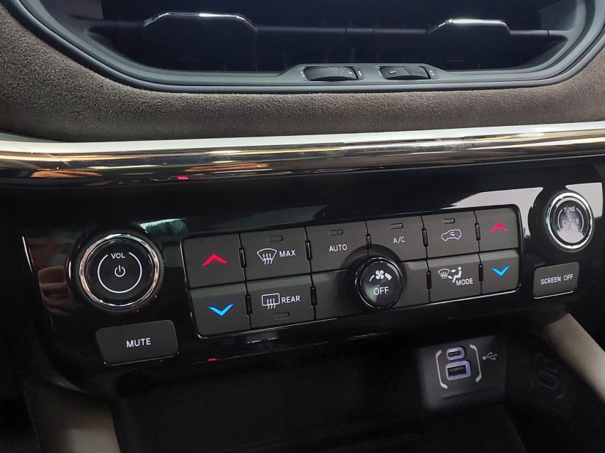 jeep commander overland t270 1.3 2023 flex 4p automatico jeep commander overland t270 1.3 2023 flex 4p automatico