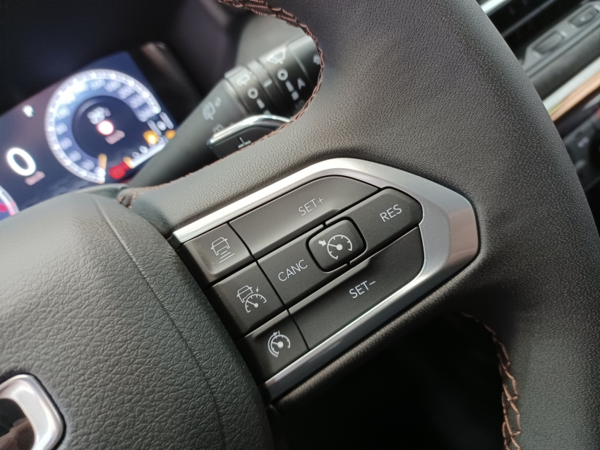 jeep commander limited t270 turbo flex 2023 1.3 4p automatico jeep commander limited t270 turbo flex 2023 1.3 4p automatico