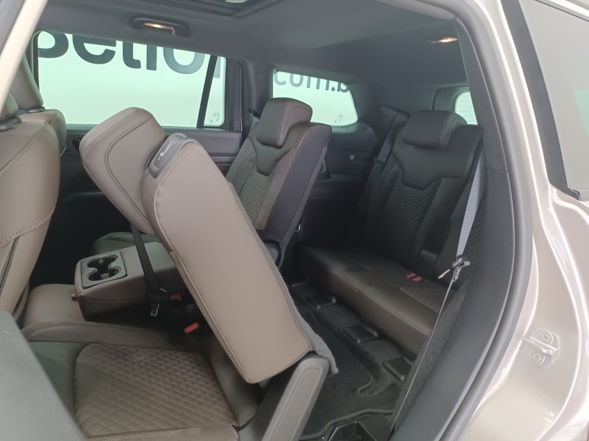 jeep commander overland td380 4x4 2023 2.0 diesel 4p automatico jeep commander overland td380 4x4 2023 2.0 diesel 4p automatico