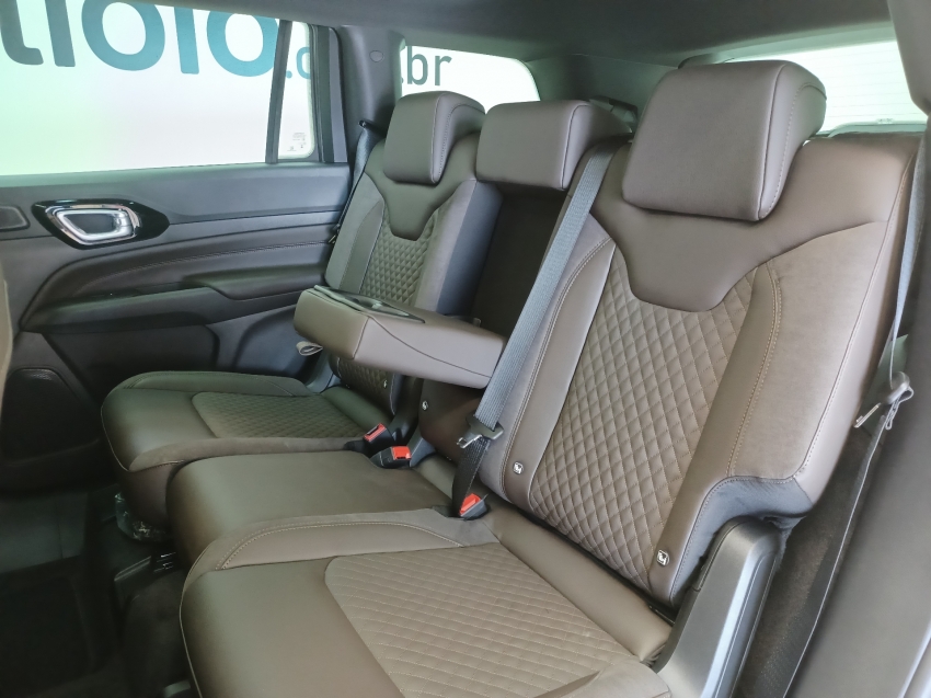 jeep commander overland td380 4x4 2023 2.0 diesel 4p automatico jeep commander overland td380 4x4 2023 2.0 diesel 4p automatico