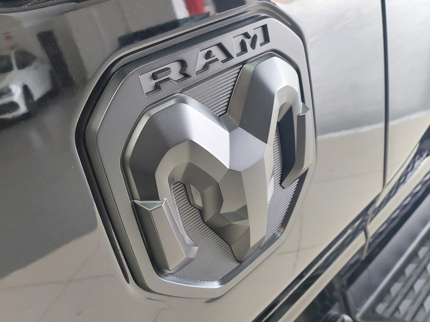 ram 1500 limited 5.7 4x4 2023 gasolina 4p automatico ram 1500 limited 5.7 4x4 2023 gasolina 4p automatico