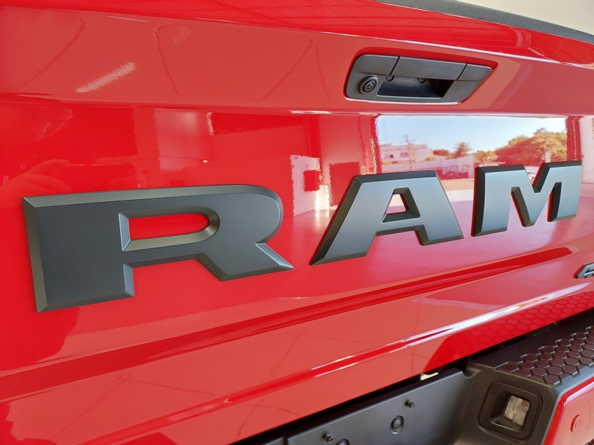 ram classic laramie night edition 5.7 4x4 cd 2022 gasolina 4p automatico 2023 ram classic laramie night edition 5.7 4x4 cd 2022 gasolina 4p automatico 2023