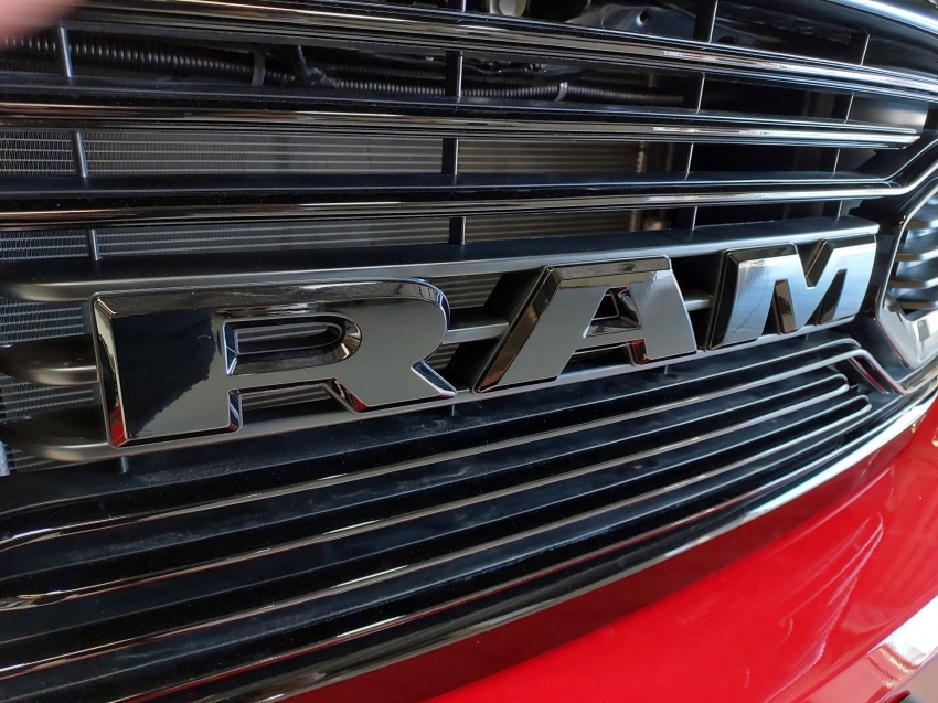 ram classic laramie night edition 5.7 4x4 cd 2022 gasolina 4p automatico 2023 ram classic laramie night edition 5.7 4x4 cd 2022 gasolina 4p automatico 2023