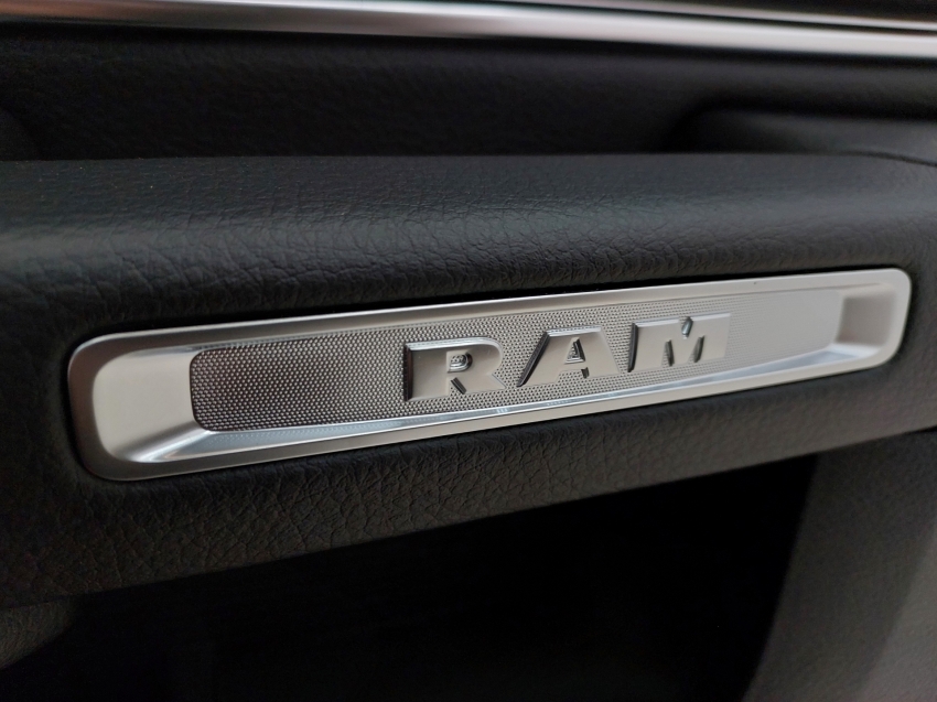 ram classic laramie night edition 5.7 4x4 cd 2022 gasolina 4p automatico 2023 ram classic laramie night edition 5.7 4x4 cd 2022 gasolina 4p automatico 2023