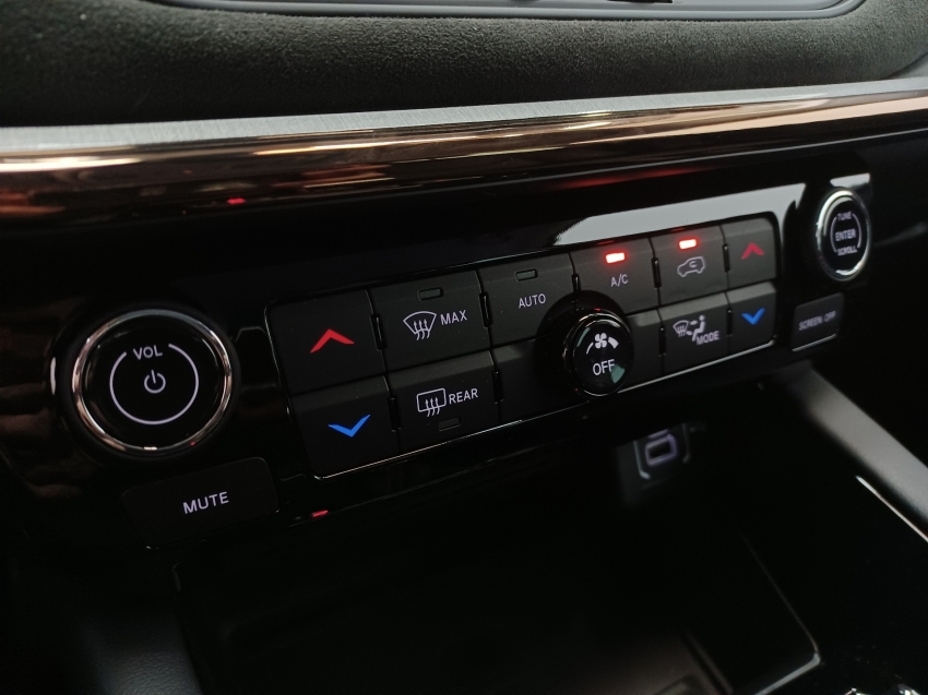 jeep commander 1.3 t270 turbo flex limited at6 4p automatico 2025 jeep commander 1.3 t270 turbo flex limited at6 4p automatico 2025
