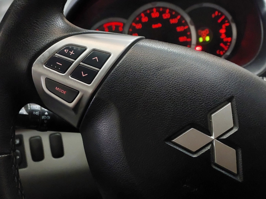 mitsubishi pajero dakar 3.2 hpe 4x4 7 lugares 16v turbo intercooler diesel 4p automatico 3.5 2012