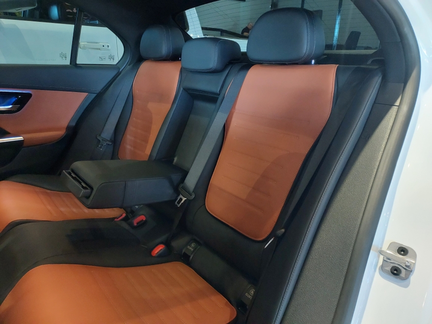 mercedes-benz c 300 2.0 eq boost hibrido amg line 9g-tronic 4p automatico 2024