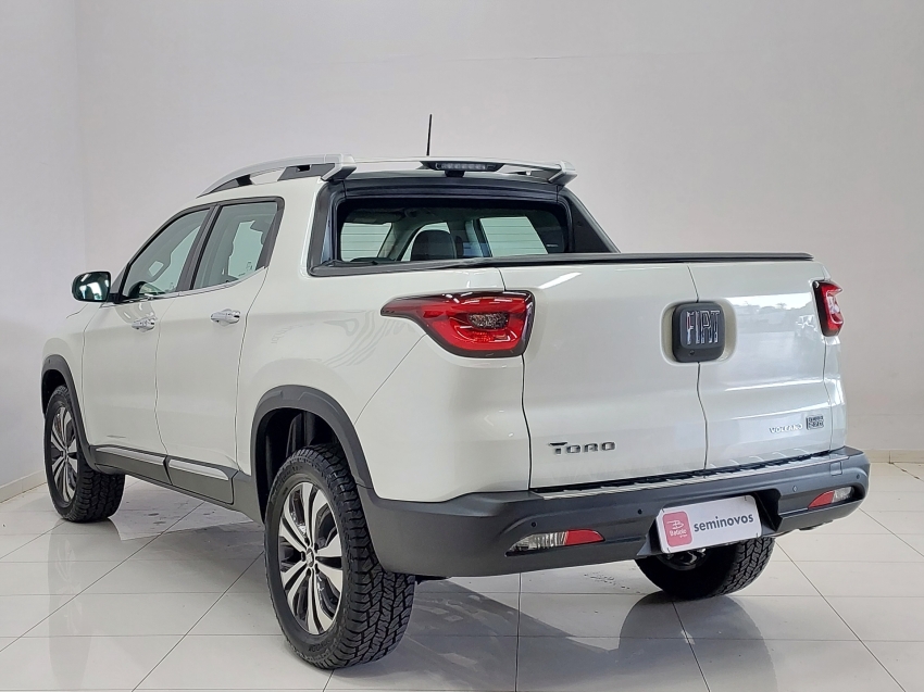fiat toro 1.3 turbo 270 flex volcano at6 4p automatico 2025