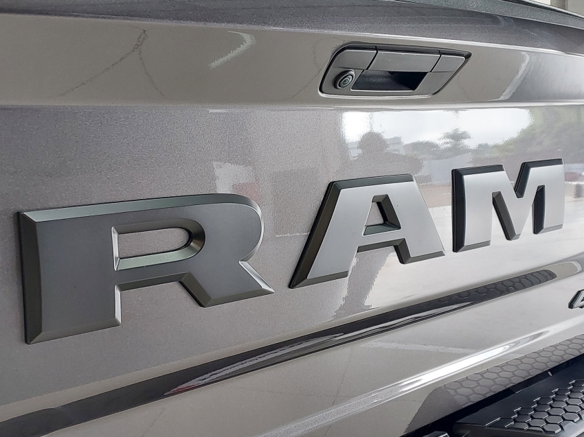 ram classic 5.7 v8 gasolina laramie night edition cd 4x4 automatico 4p 2023