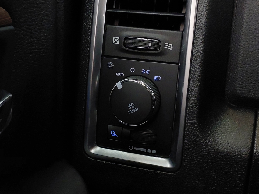 ram classic 5.7 v8 gasolina laramie night edition cd 4x4 automatico 4p 2023