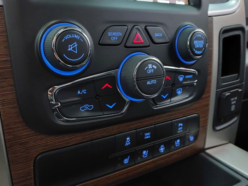 ram classic 5.7 v8 gasolina laramie night edition cd 4x4 automatico 4p 2023